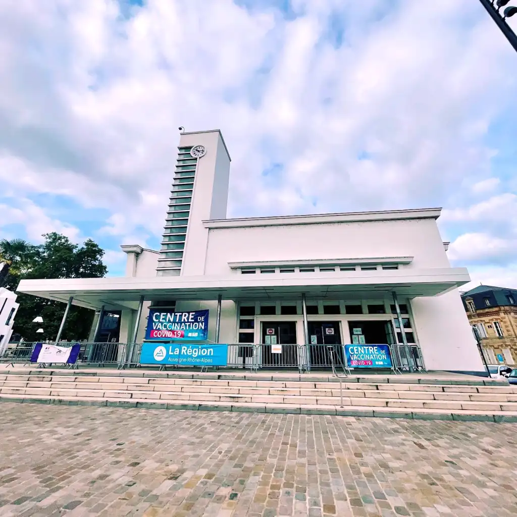 Centre de vaccination COVID-19 à la salle des fêtes de Moulins